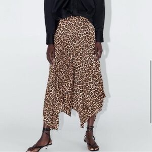 Zara Asymmetrical Hem Leopard Print Midi Skirt in XL